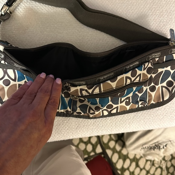 LeSportsac Belt Waist Hip Bag Fanny Pack - Picture 3 of 4